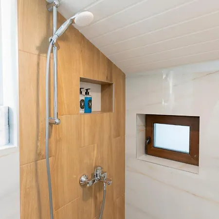 Lejlighed Urban Five #3 - Stylish One-bedroom With Kitchen & Parking