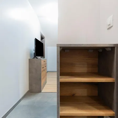 Lejlighed Urban Five #3 - Stylish One-bedroom With Kitchen & Parking