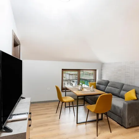 Lejlighed Urban Five #3 - Stylish One-bedroom With Kitchen & Parking