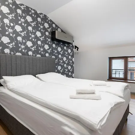 Urban Five #3 - Stylish One-bedroom With Kitchen & Parking *